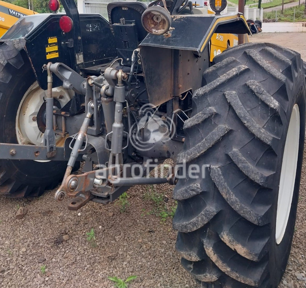 Trator Valtra A 750 ano 2013