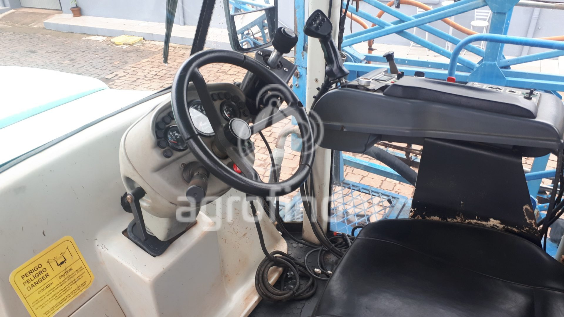 Pulverizador Autopropelido Montana  Parruda MA 3027 ano 2005