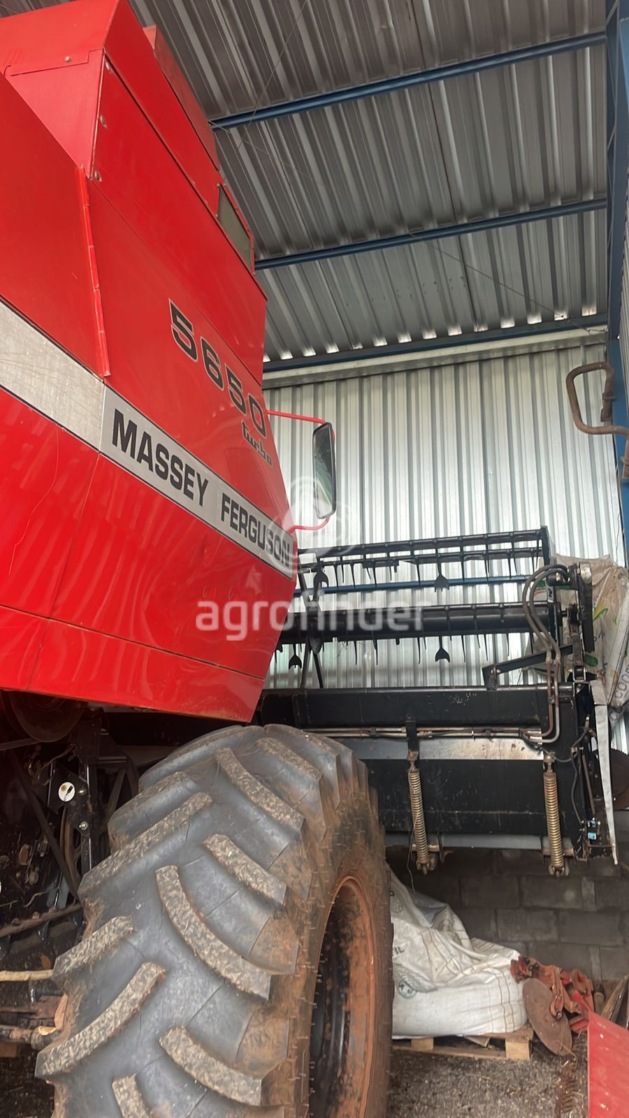 Colheitadeira Massey Ferguson 5650 Ano 2001