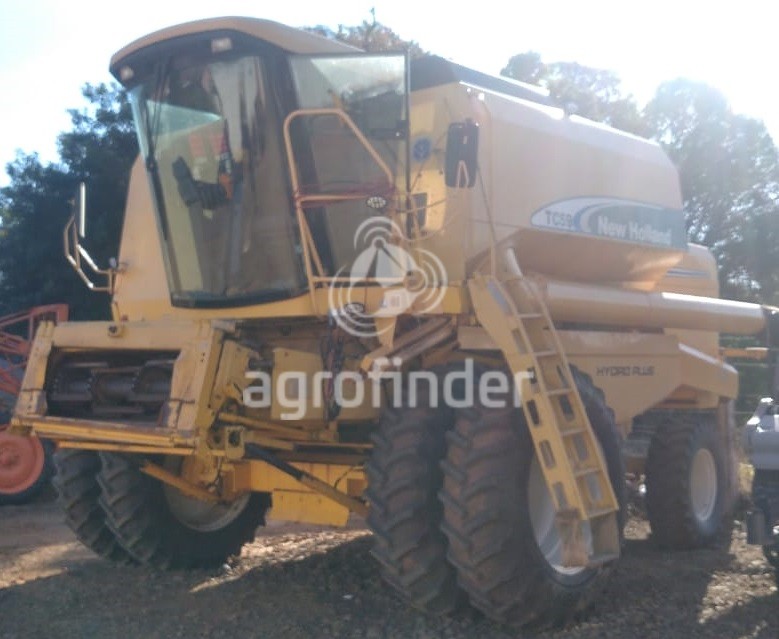 Colheitadeira New Holland TC 59 ano 2003