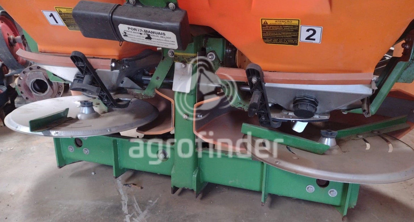 Distribuidor de Sólidos Stara   Twister 1500 ano 2013