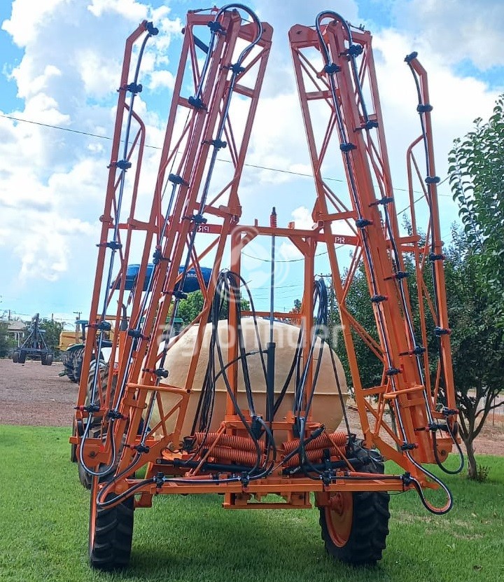 Pulverizador de arrasto Jacto Columbia Ano 2008