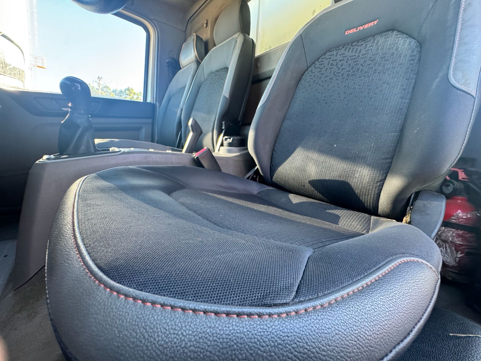 CAMINHÃO :  Volkswagen 11.180 DRC 4x2. COM BAÚ E THERMO KING