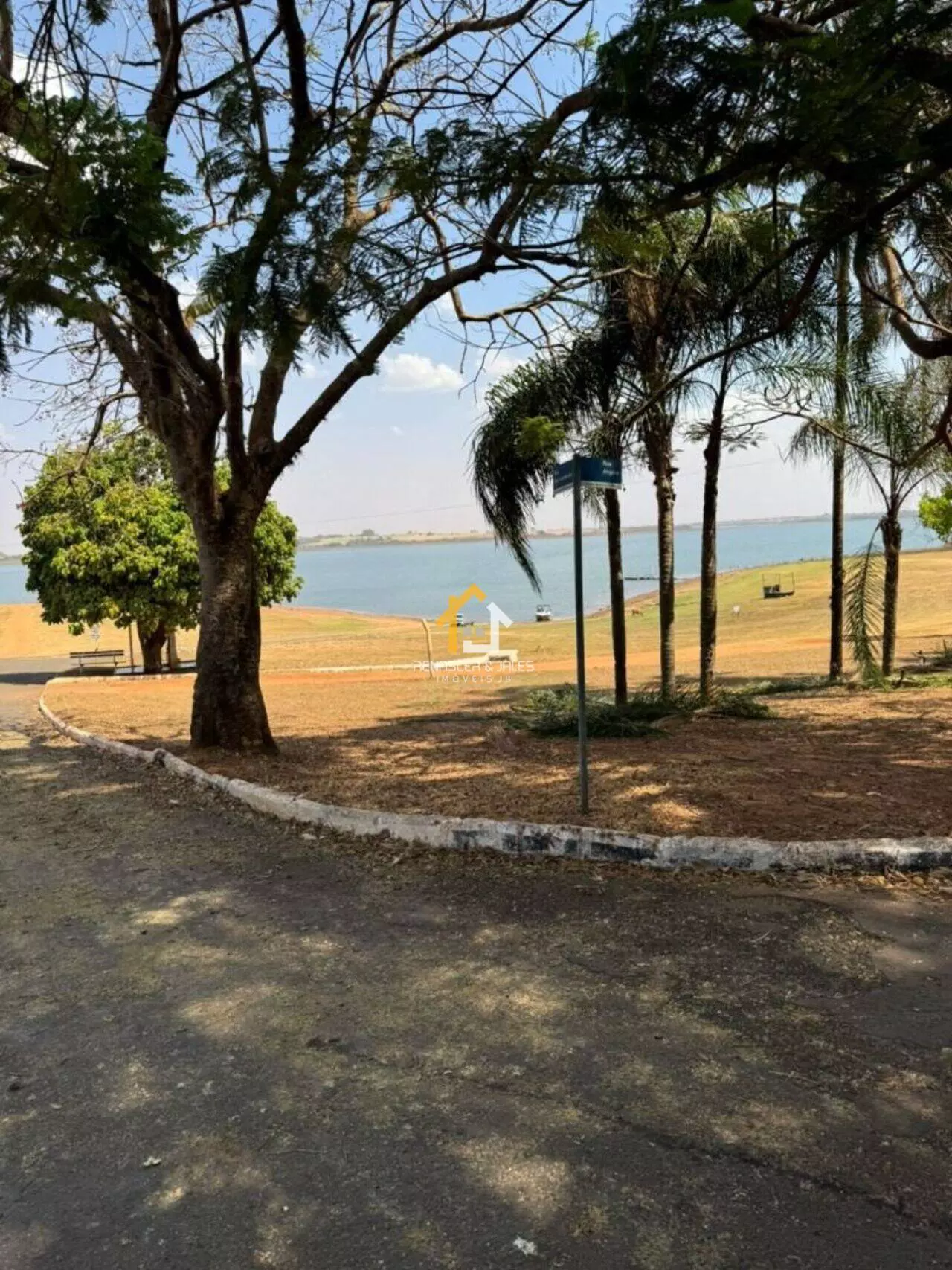 Rancho Á Venda | 327 m² Condomínio Lago e Sol em Fronteira/MG