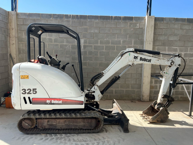 Mini Escavadeira BobCat 325 Ano 2010