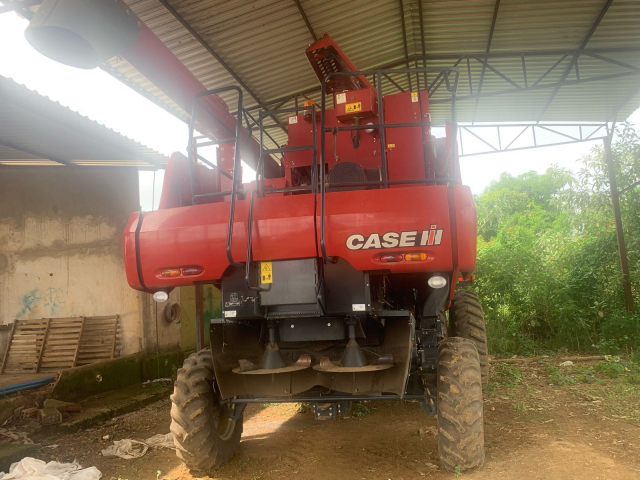Colheitadeira de grãos Case 4150 Ano 2022