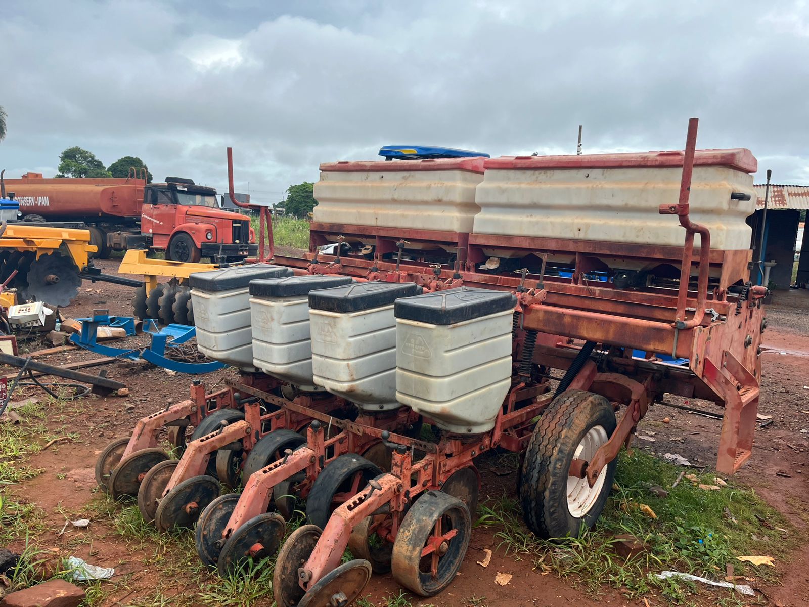 Plantadeira Stara Sfil 4 linhas Revisada (50 cm)
