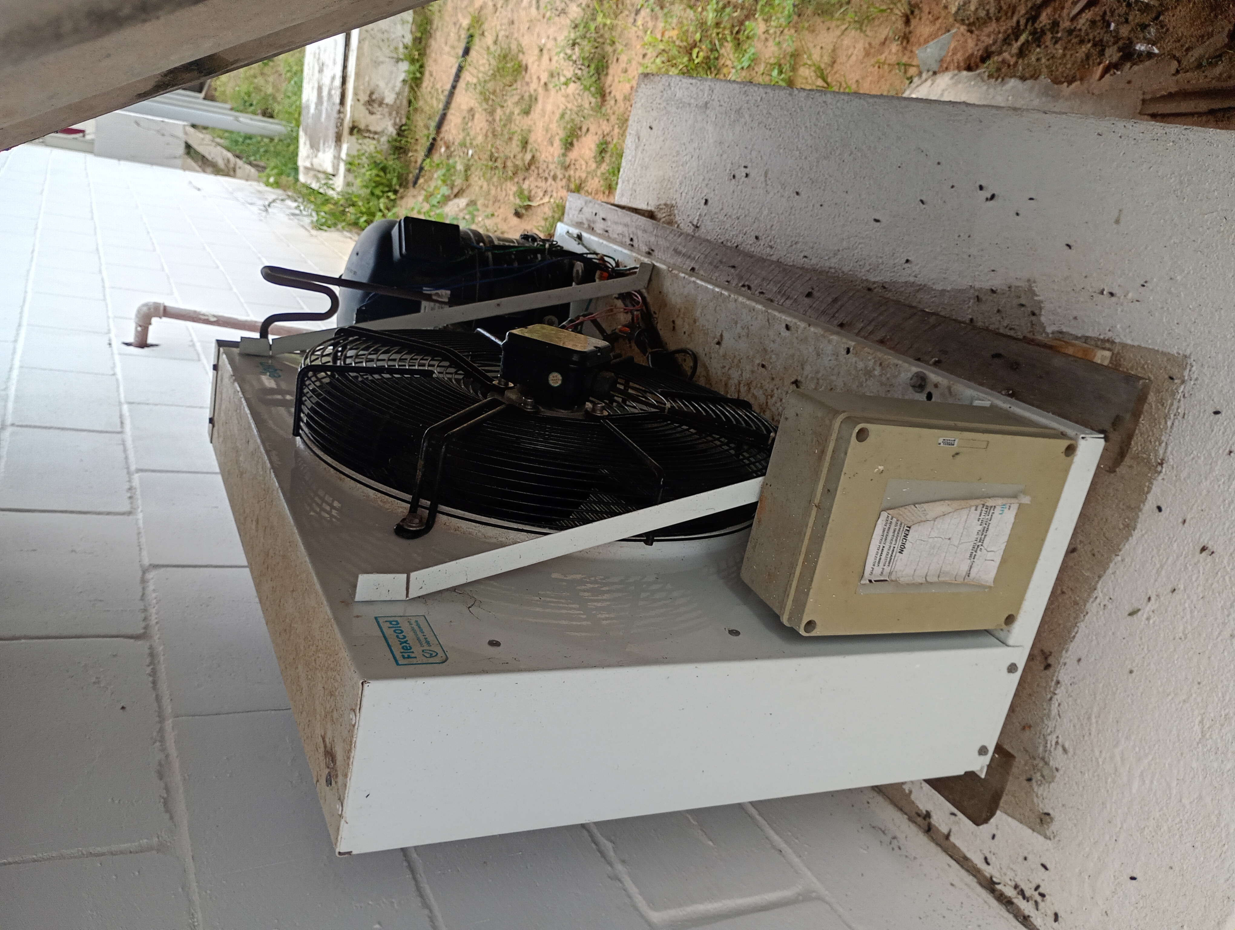 VENDO: Tanque Resfriador de Leite Plurinox PRV 2.000L (2 Ordenhas)