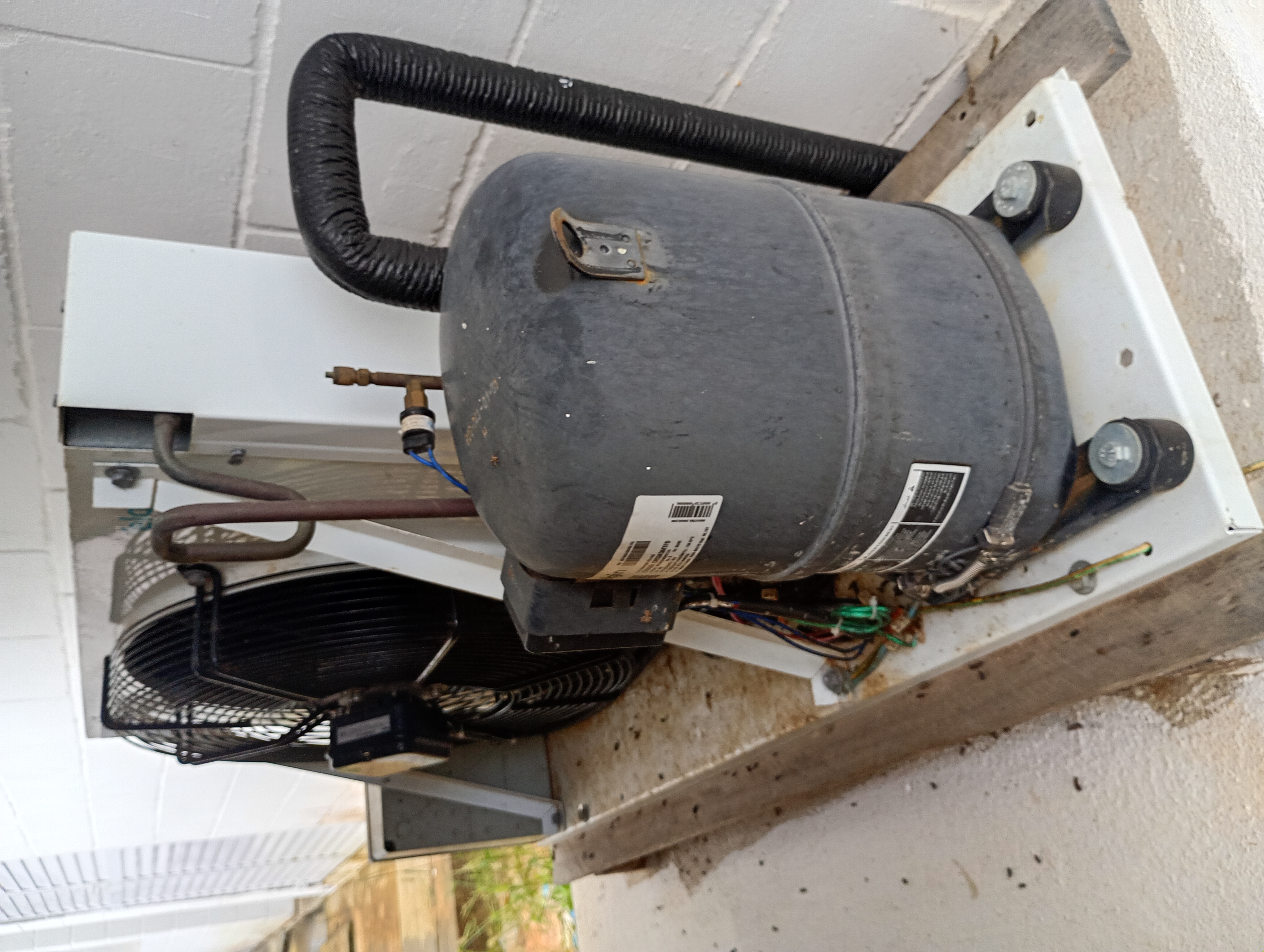 VENDO: Tanque Resfriador de Leite Plurinox PRV 2.000L (2 Ordenhas)