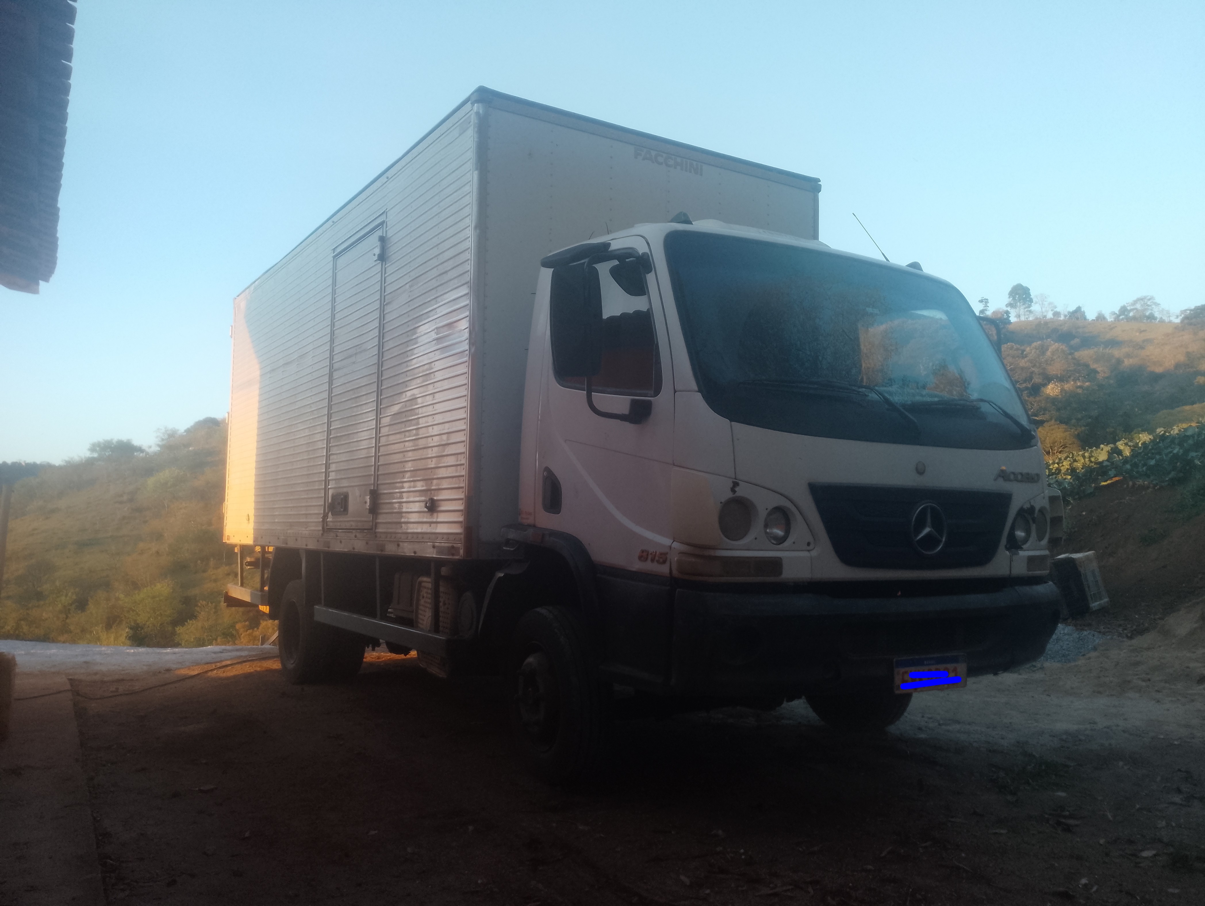 MB Accelo 815