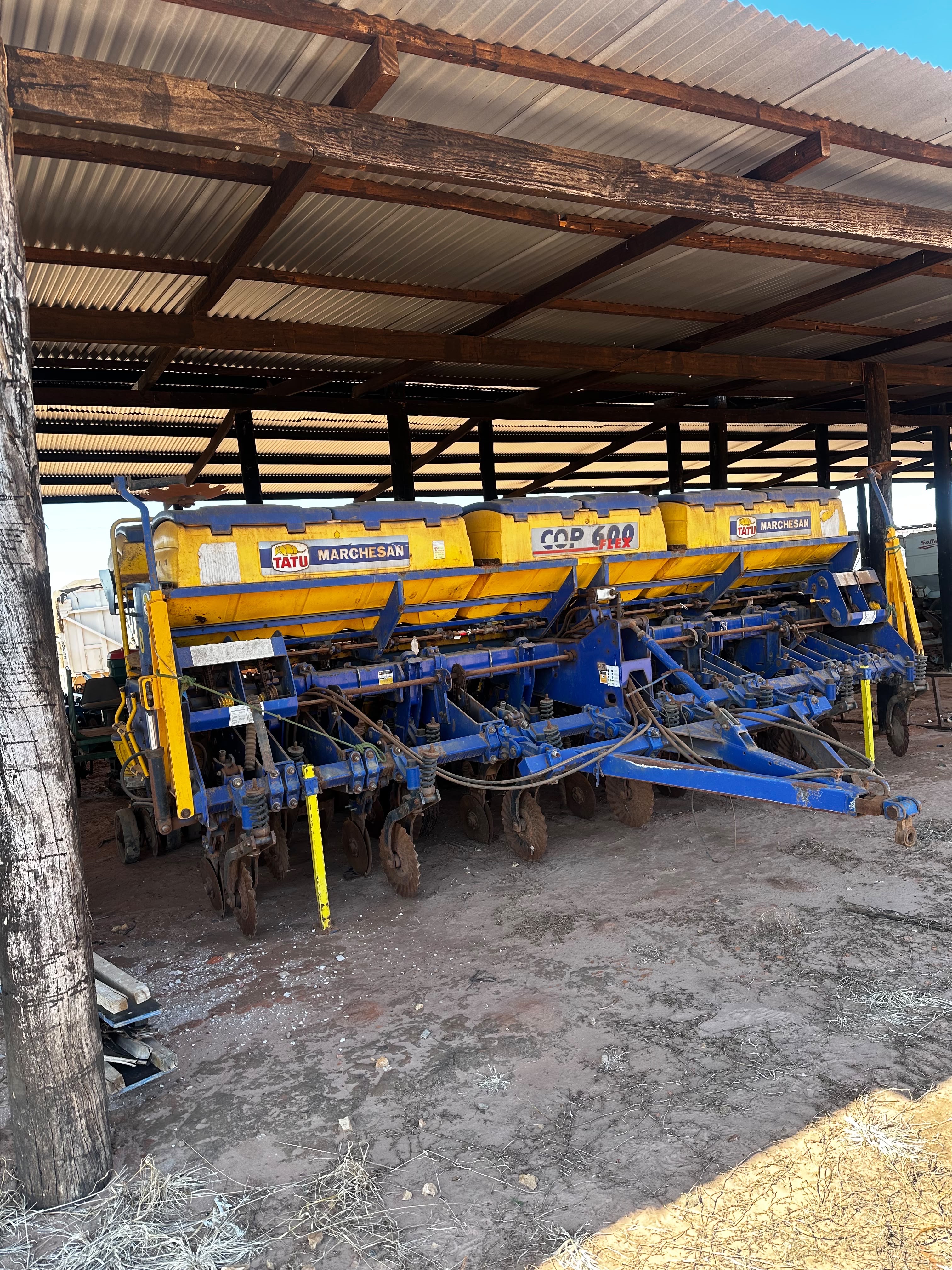 Conjunto de 4 plantadeiras TATU COP600