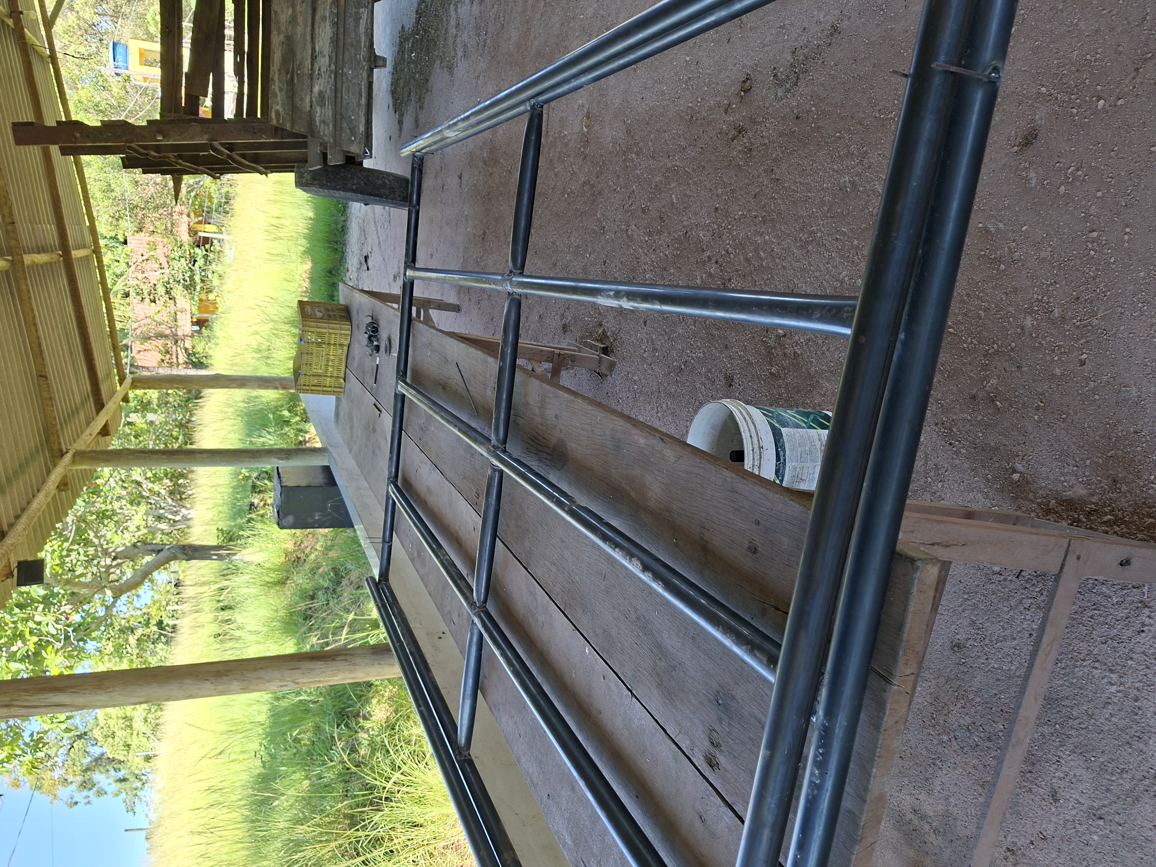 Vendo Curral Modular Móvel de Ferro - 18 grades 2 m x 3 m